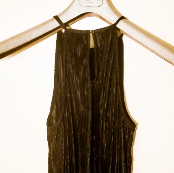 Black flowy halter top - Picture 2 of 4